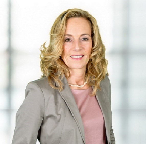Frau Marion Minneker