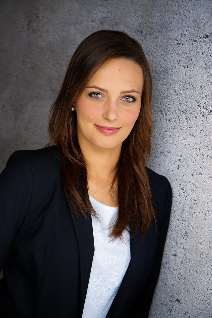 Frau Nicole Bruder